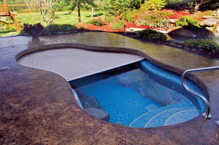Automatic Pool covers  PERFORMANCE POOLS & SPA Lincoln, NE 402-601-6906